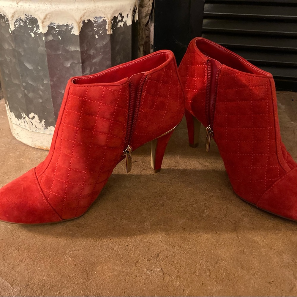 Vince Camuto Sexy Red Booties sz 5